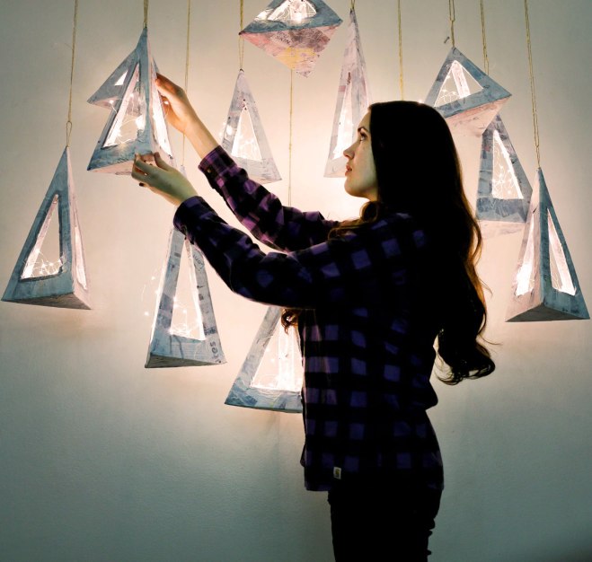5 DIY No-Outlet Lighting Ideas / May Your New Year Be Bring / Crafted in Carhartt
